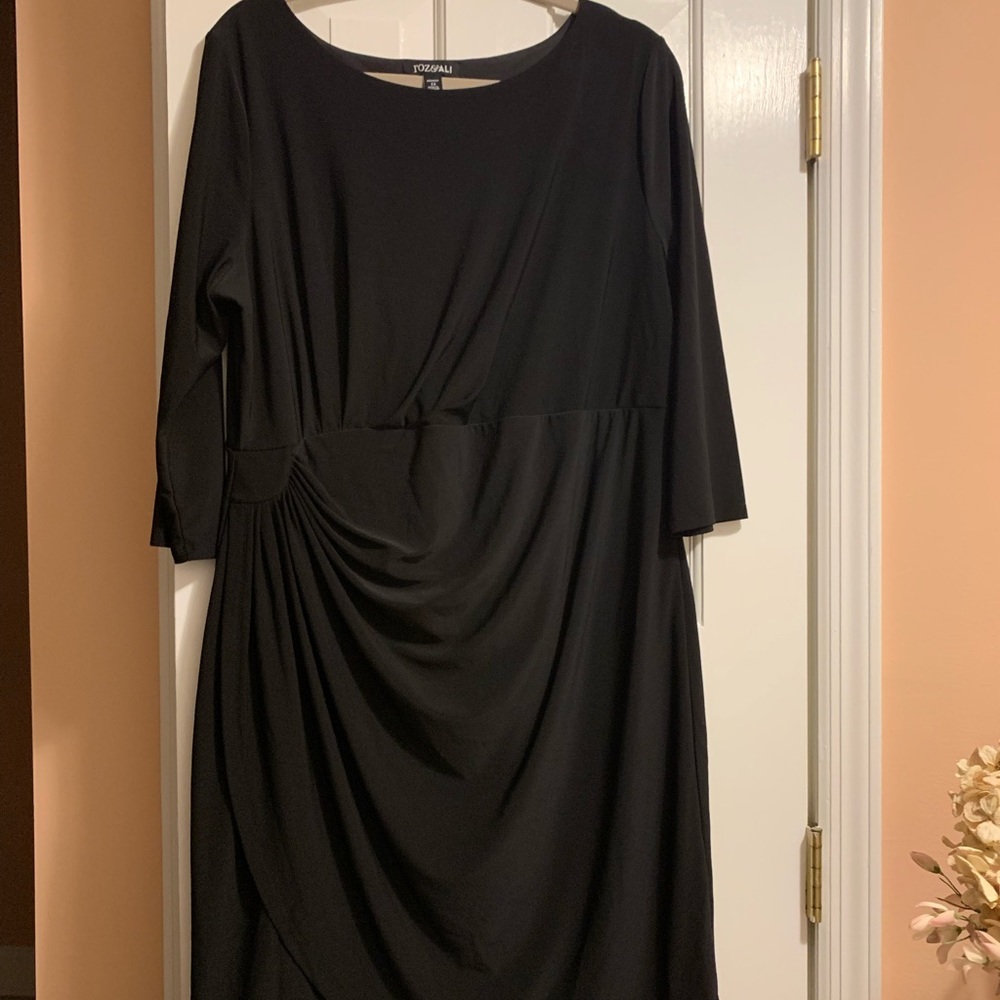 NWOT! Roz & ali black dress